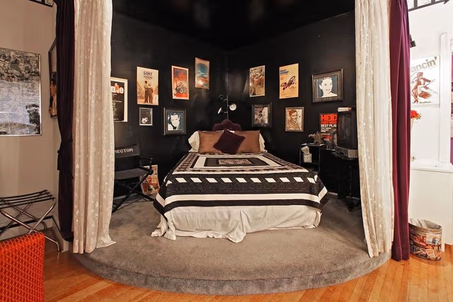 Hollywood Room