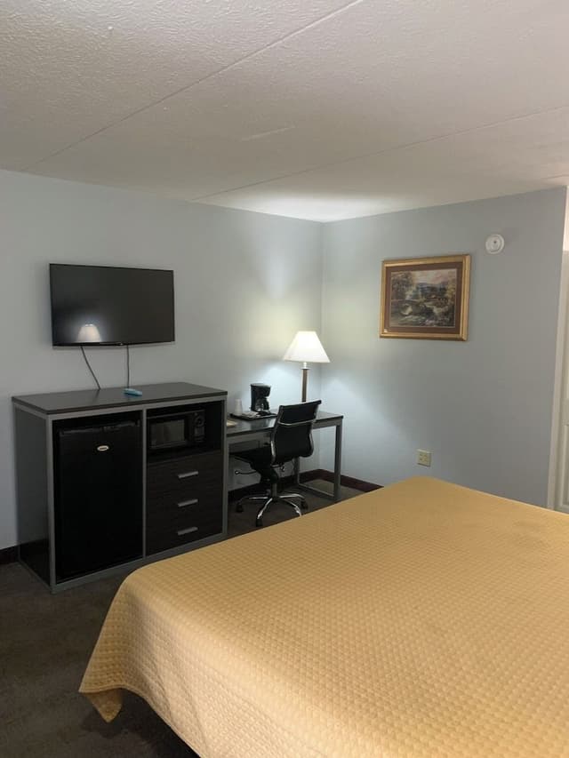 Standard Room, 1 King Bed, Accessible Bathtub, Non Smoking