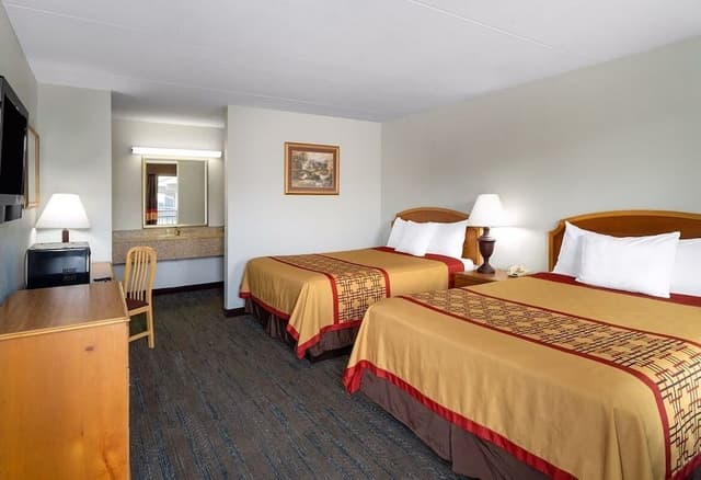 Standard Room, 2 Queen Beds, Non Smoking