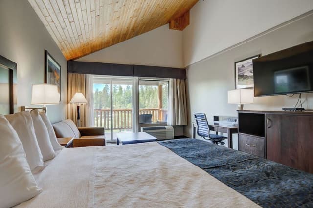 Riverview King with Balcony