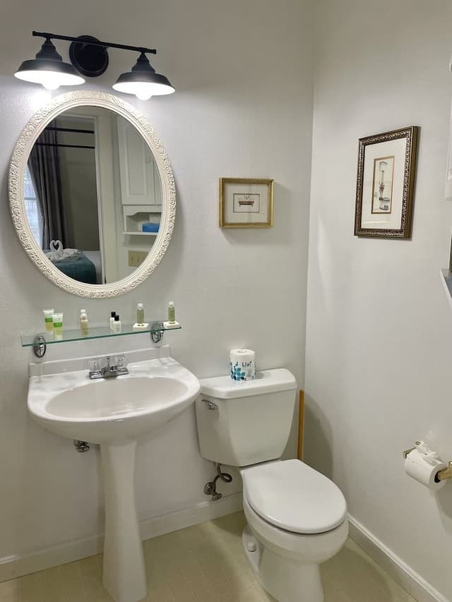 2- Andrew's Room