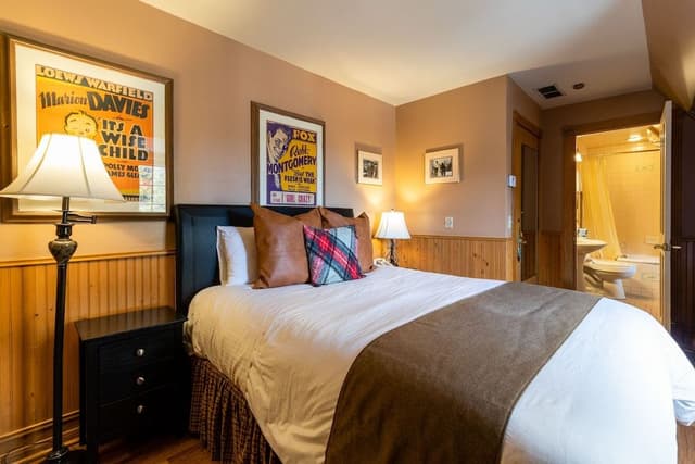 Standard Room, 1 Queen Bed