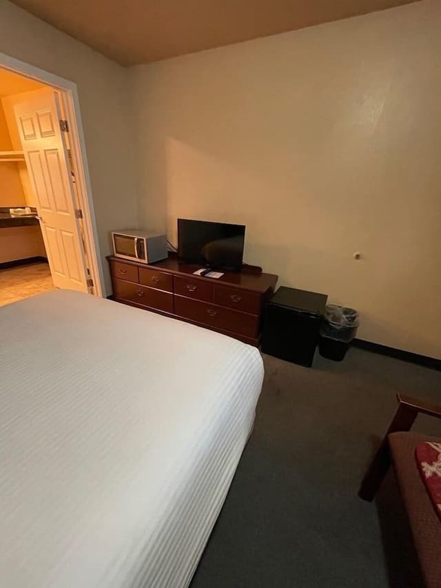 Standard Room, 1 Queen Bed, Accessible, Refrigerator & Microwave