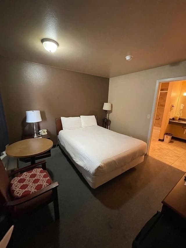 Standard Room, 1 Queen Bed, Accessible, Refrigerator & Microwave