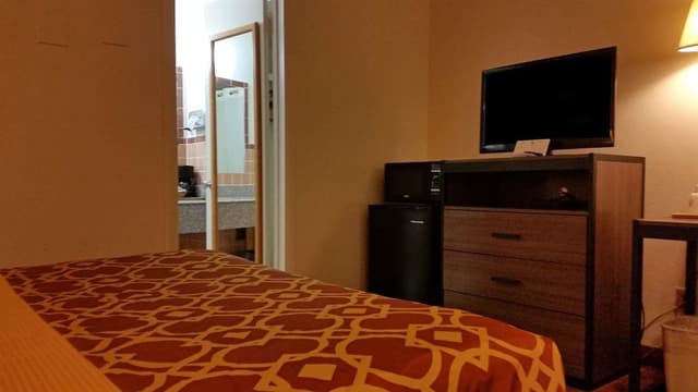 Standard Room, 1 Queen Bed