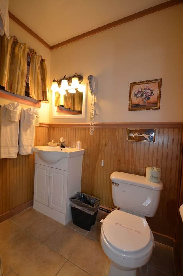 Standard Room, 1 Queen Bed