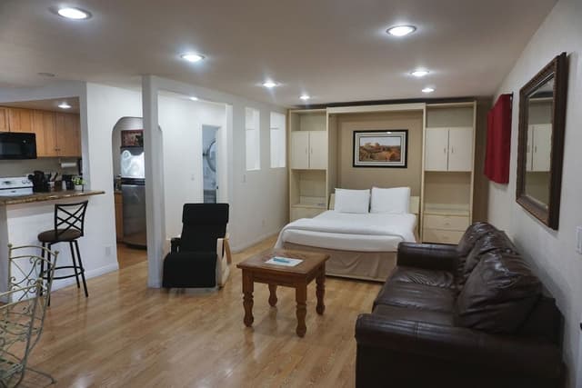Premium Studio Suite, Kitchen, Courtyard Area
