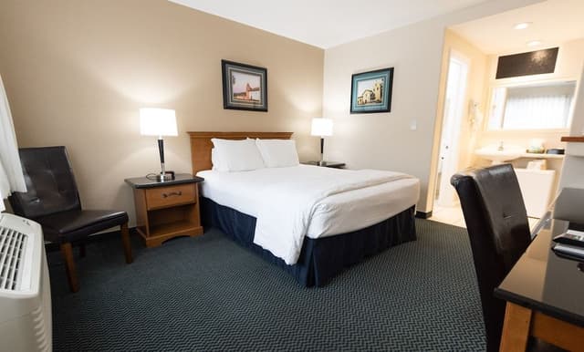 Standard Room, 1 Queen Bed Ground Floor (1 Queen Bed Nonsmoking)