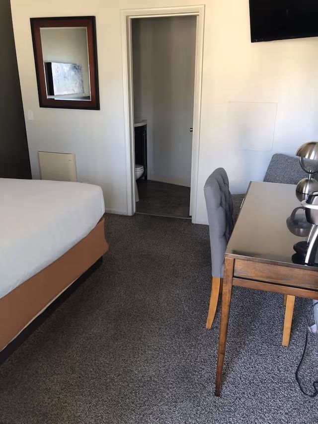 Deluxe Room, 1 Queen Bed (Patio View, Pet Friendly, Room 19)