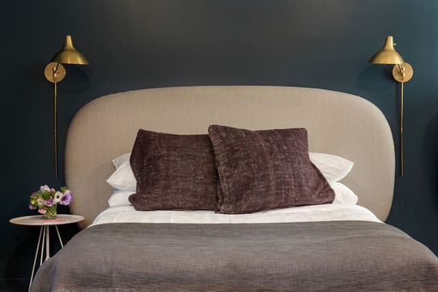 Suite, 1 King Bed with Sofa bed