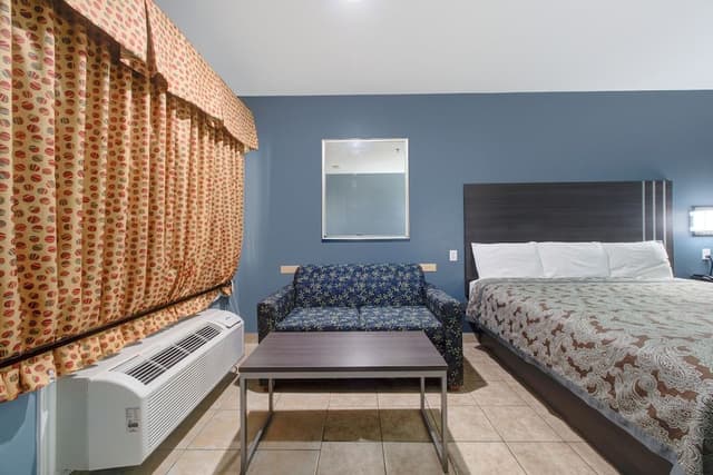 Room, Non Smoking (2 King Beds)