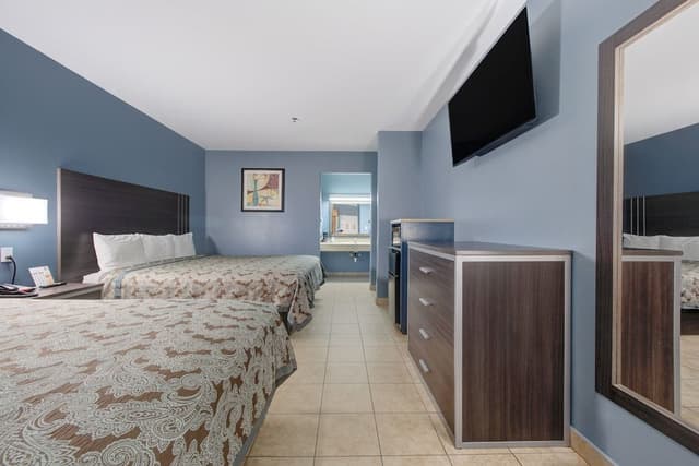 Room, Non Smoking (2 King Beds)