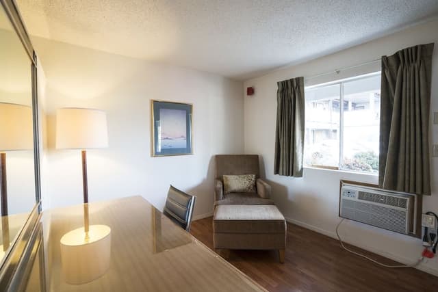 Standard Room, 1 Queen Bed