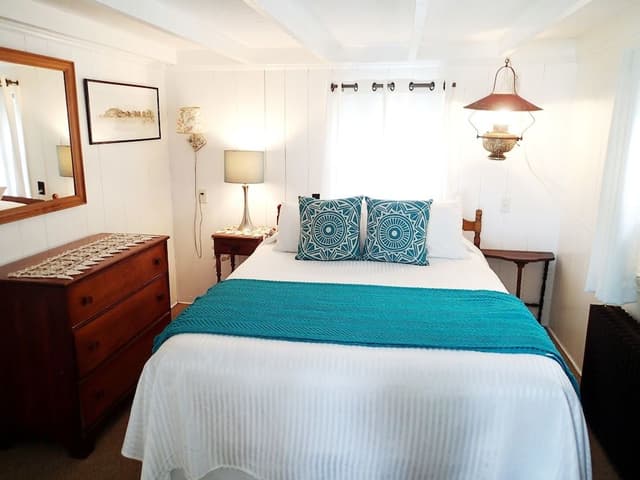 Suite, Bay View
