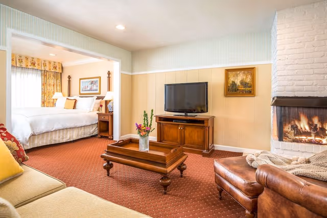 Standard Suite, 1 King Bed, Fireplace