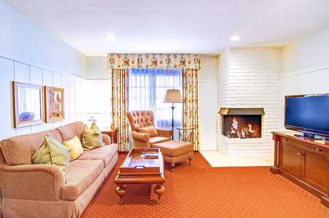 Standard Suite, 1 King Bed, Fireplace