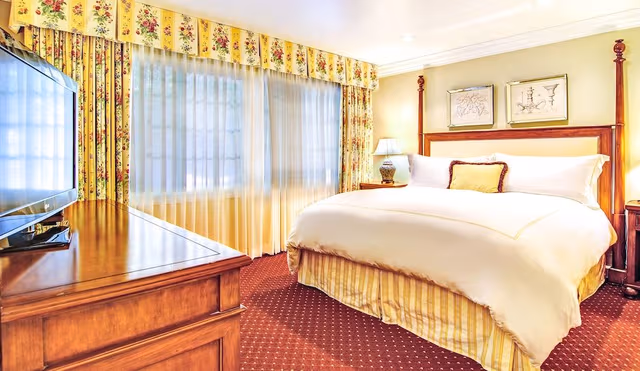 Standard Suite, 1 King Bed, Fireplace