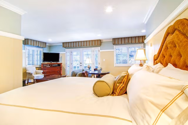 Premium Suite, 1 King Bed, Jetted Tub