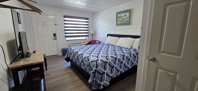 Standard Room, 1 King Bed, Non Smoking