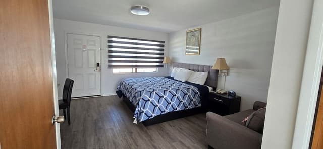 Deluxe Studio Suite, 1 King Bed, Non Smoking