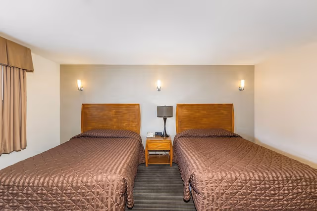 Deluxe Double Room, 2 Queen Beds, Non Smoking, Jetted Tub