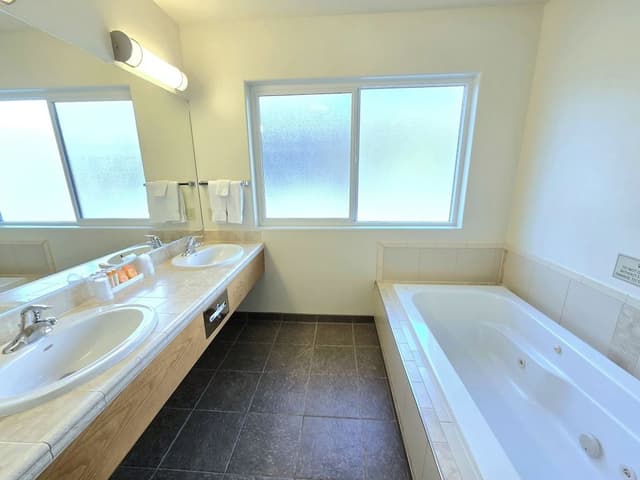 Deluxe Jacuzzi