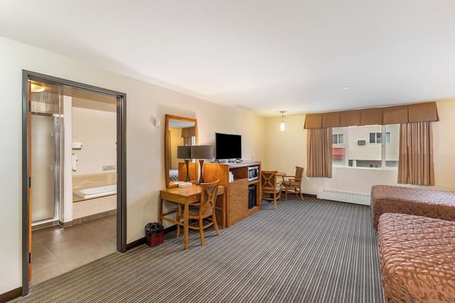 Deluxe Double Room, 2 Queen Beds, Non Smoking, Jetted Tub