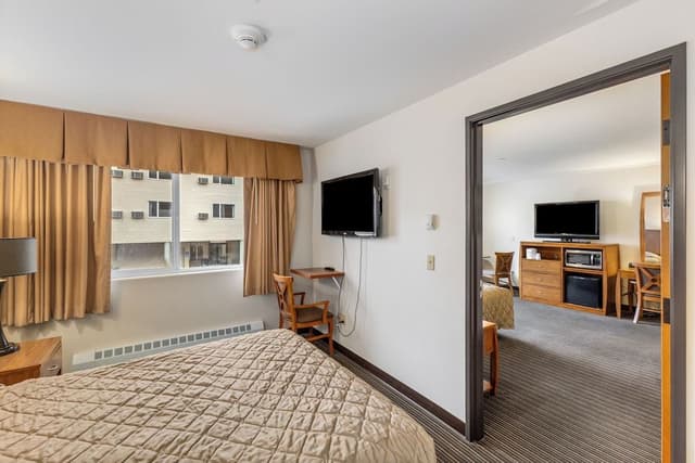 Deluxe Suite, 2 Queen Beds, Air conditioning