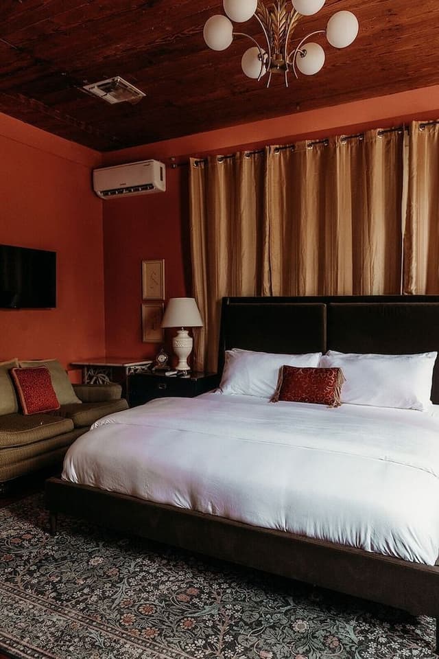 Classic Room, 1 King Bed