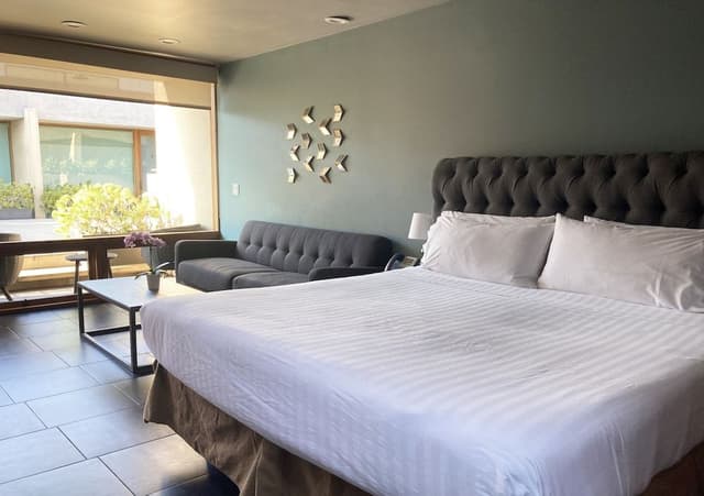 Deluxe Room, 1 King Bed (North Building)