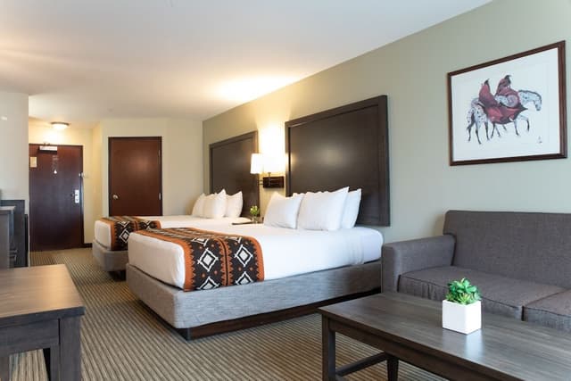2 Queen Suite