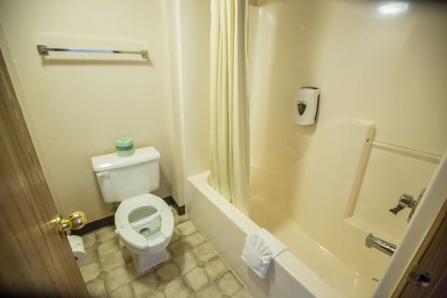Deluxe Room, 2 Queen Beds, Mobility Accessible, Ground Floor