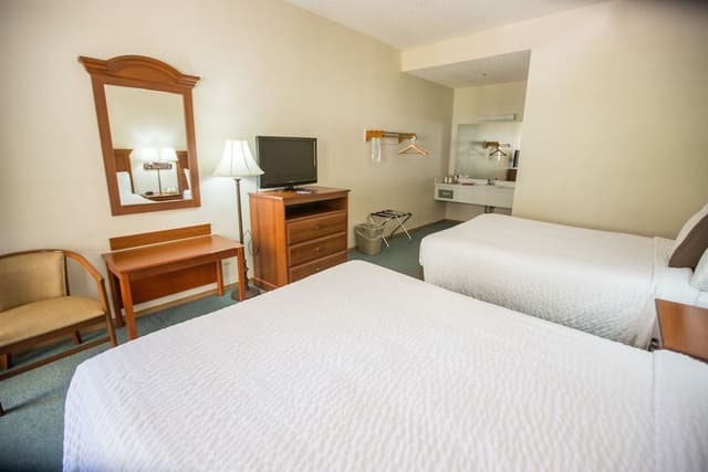 Deluxe Room, 2 Queen Beds, Mobility Accessible, Ground Floor