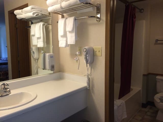 Deluxe Room, 2 Queen Beds, Mobility Accessible, Ground Floor