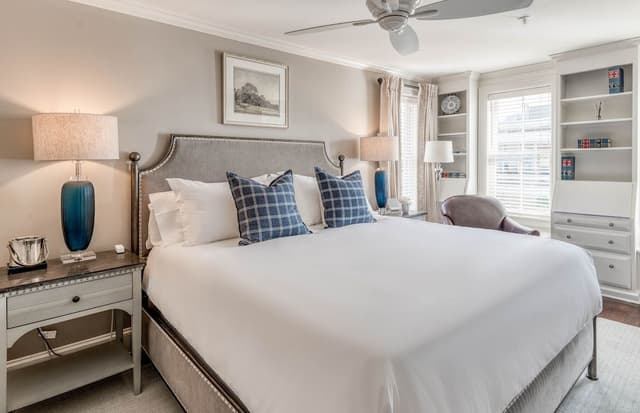 Premium Single Room, Bathtub, City View