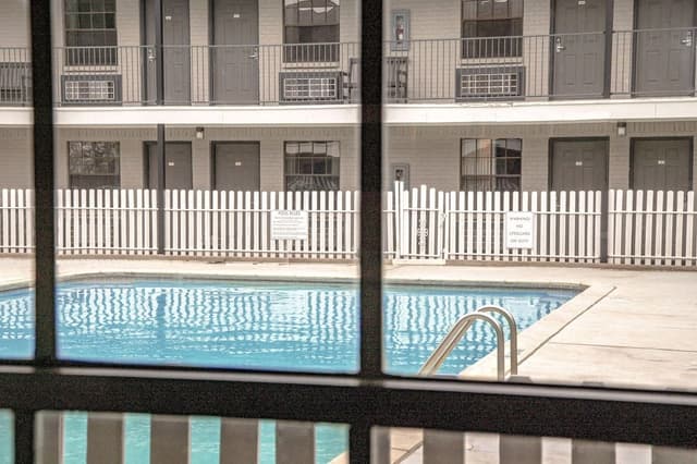 Room, 1 King Bed, Non Smoking, Pool View