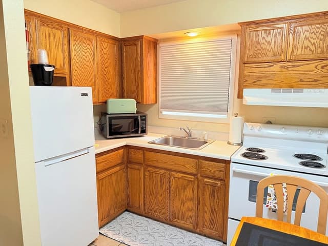 2 Queen Beds With Kitchen (No Pets Allowed)