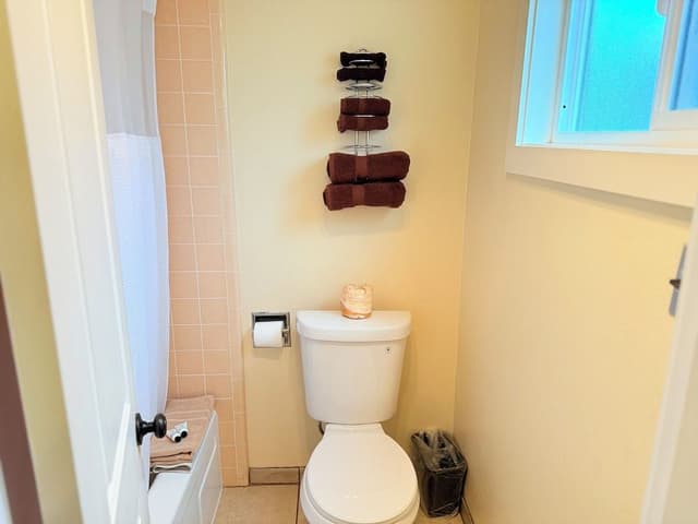 2 beds pet friendly just dogs, additional charges