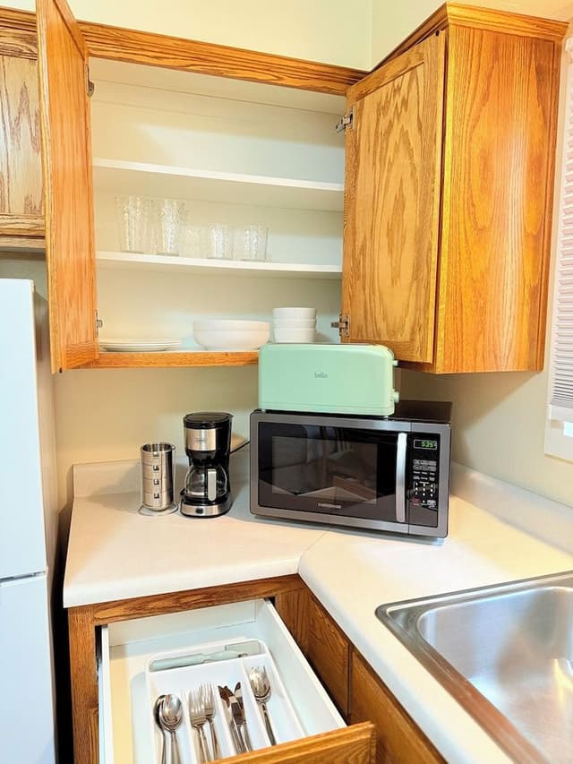 2 Queen Beds With Kitchen (No Pets Allowed)