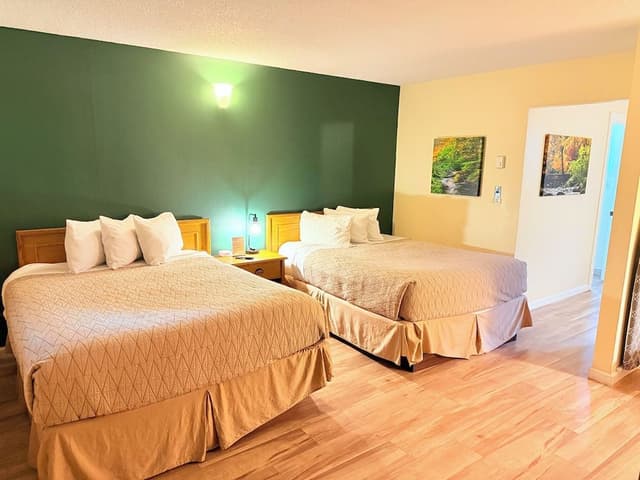 Family Room, 3 Queen Beds (No Pets Allowed)