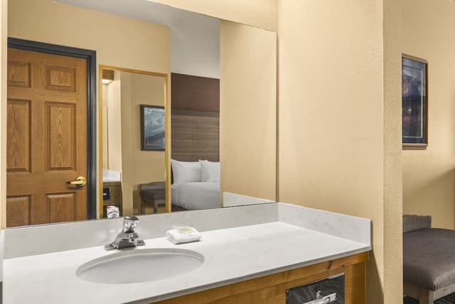 Standard Room, 1 King Bed