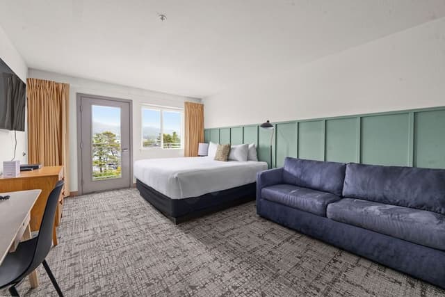 King Suite, 1 Bedroom with River View