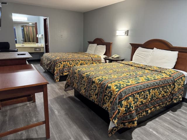 Room, 2 Queen Beds, Smoking