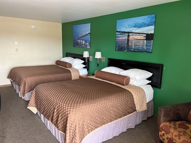 Cedar Standard Double Room, 2 Queen Beds Pet Friendly