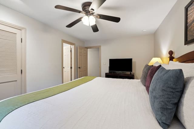 Standard Condo, 3 Bedrooms