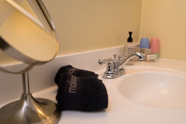 Junior Studio Suite, 1 King Bed with Sofa bed, Fireplace, Mountain View (Mt. Mansfield)