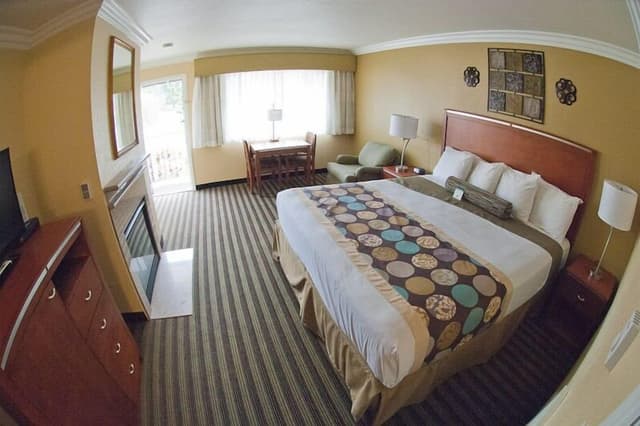 Standard Room, 1 King Bed, Fireplace
