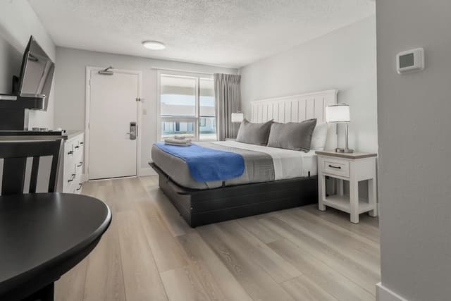 COURTYARD room, 1 King Bed, Across the street from the Beach