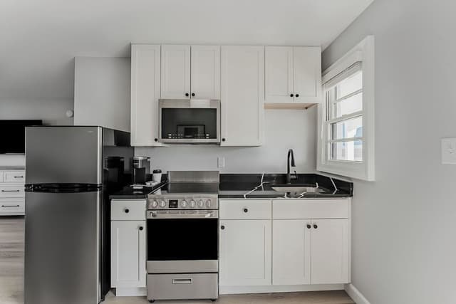 OCEAN FRONT 2 Queen Beds, Full Kitchen, Private Balcony with Ocean views