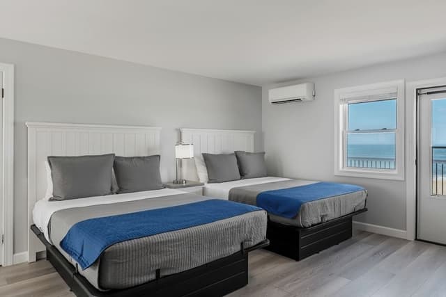 OCEAN FRONT 2 Queen Beds, Full Kitchen, Private Balcony with Ocean views
